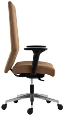 Židle Vertika Slim v hnědém potahu. 4D područky, hliníkový kříž, nosnost 130 kg. Boční pohled