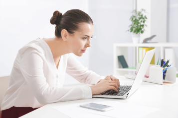 Ergonomie a opěrka hlavy: Klíč k prevenci bolesti hlavy a krční páteře